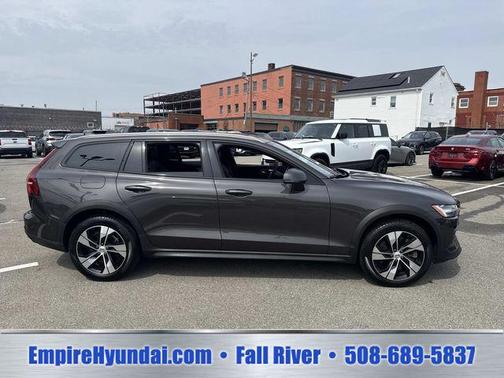 Bright Dusk Metallic 2025 Volvo V60 Cross Country Plus, B5 AWD Gas (mild hybrid)