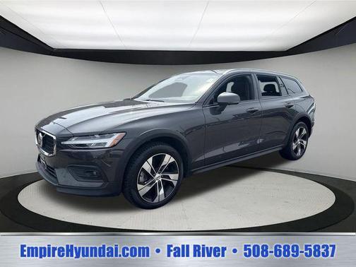 Bright Dusk Metallic 2025 Volvo V60 Cross Country Plus, B5 AWD Gas (mild hybrid)