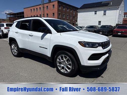 Bright White Clearcoat 2023 Jeep Compass Latitude Lux