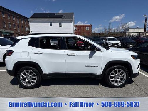 Bright White Clearcoat 2023 Jeep Compass Latitude Lux