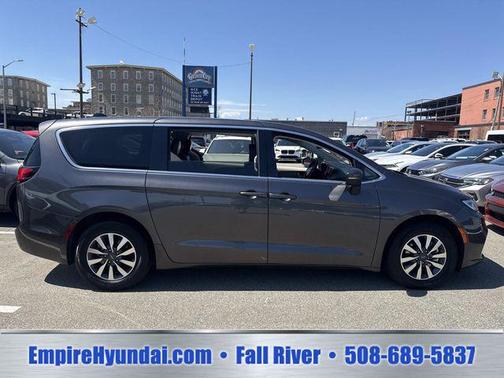 Granite Crystal Metallic Clearcoat 2023 Chrysler Pacifica Hybrid Touring L