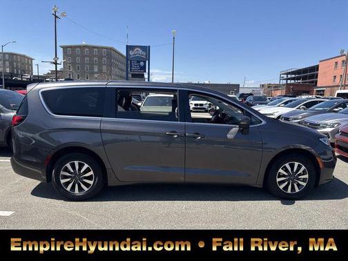 2023 Chrysler Pacifica Hybrid Touring L