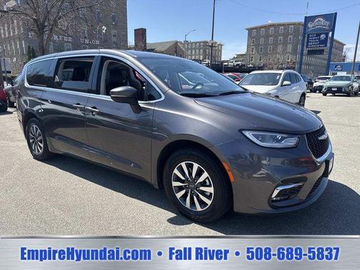 Granite Crystal Metallic Clearcoat 2023 Chrysler Pacifica Hybrid Touring L