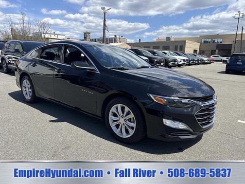 Mosaic Black Metallic 2024 Chevrolet Malibu FWD 1LT