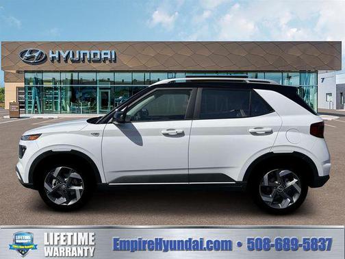 Lunar White w/Black Roof 2026 Hyundai VENUE SEL w/Two-Tone Roof