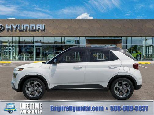 Lunar White w/Black Roof 2026 Hyundai VENUE SEL w/Two-Tone Roof