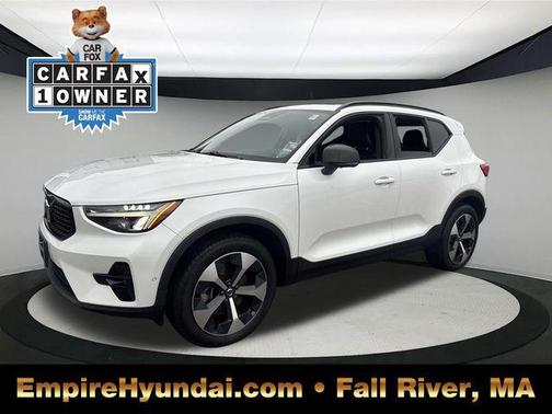 2023 Volvo XC40 B5 Plus Dark Theme