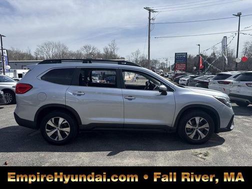 Ice Silver Metallic 2023 Subaru Ascent Premium 8-Passenger