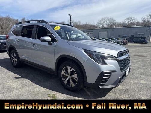Ice Silver Metallic 2023 Subaru Ascent Premium 8-Passenger
