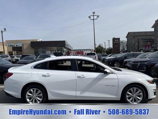 Summit White 2025 Chevrolet Malibu FWD 1LT