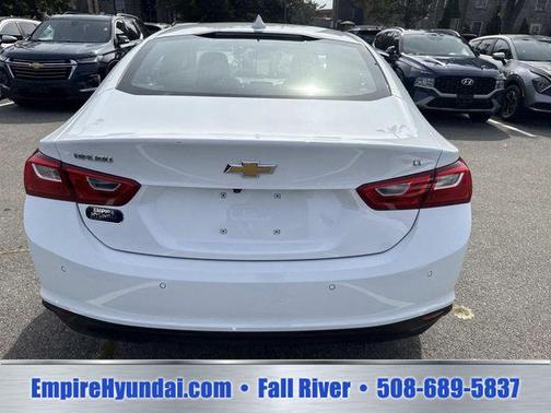 Summit White 2025 Chevrolet Malibu FWD 1LT