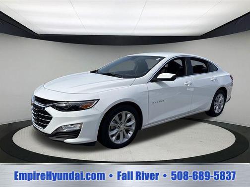 Summit White 2025 Chevrolet Malibu FWD 1LT