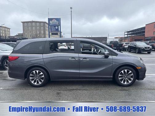 Crystal Black Pearl 2024 Honda Odyssey EX-L
