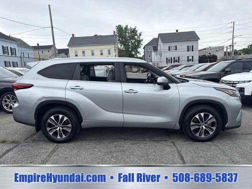 Celestial Silver Metallic 2020 Toyota Highlander XLE