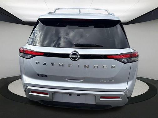 2023 Nissan Pathfinder SL 4WD
