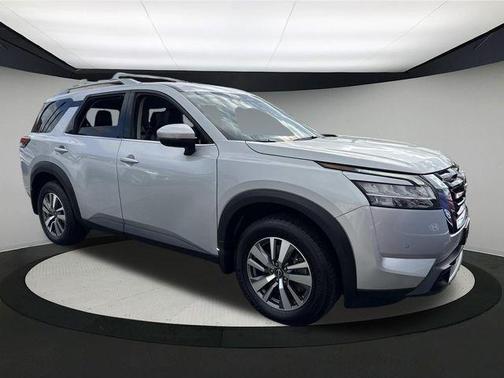 2023 Nissan Pathfinder SL 4WD