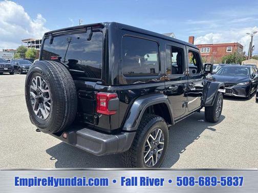 Black Clearcoat 2025 Jeep Wrangler 4-Door Sahara 4x4