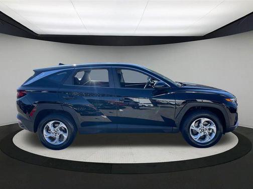 2022 Hyundai TUCSON SE