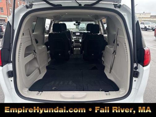 Bright White Clearcoat 2023 Chrysler Voyager LX