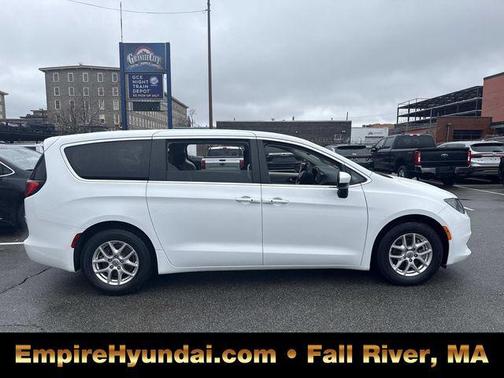Bright White Clearcoat 2023 Chrysler Voyager LX