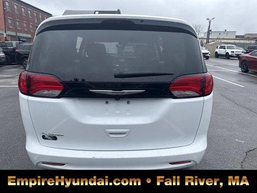 Bright White Clearcoat 2023 Chrysler Voyager LX