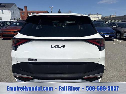 Snow White Pearl 2023 Kia Sportage LX