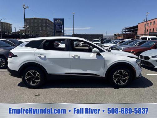 Snow White Pearl 2023 Kia Sportage LX