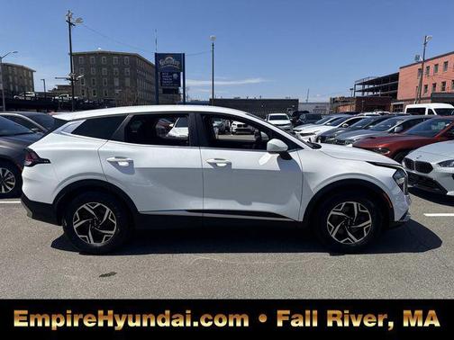 Snow White Pearl 2023 Kia Sportage LX