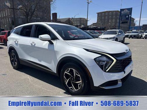 Snow White Pearl 2023 Kia Sportage LX