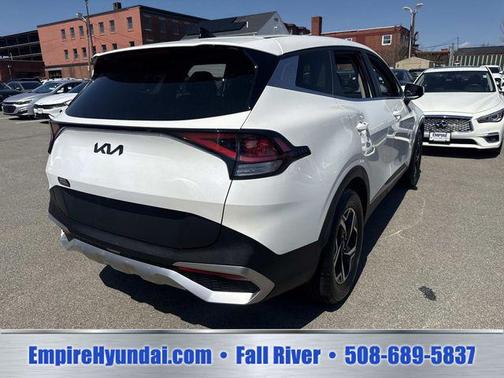 Snow White Pearl 2023 Kia Sportage LX