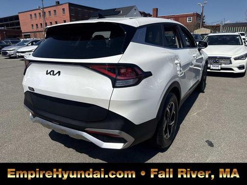 Snow White Pearl 2023 Kia Sportage LX