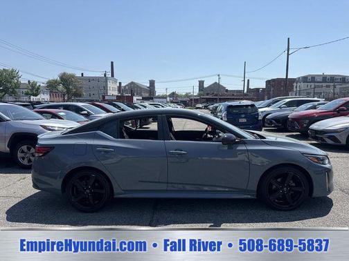 Atlantic Gray Metallic/Super Black 2024 Nissan Sentra SR