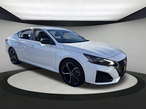 2023 Nissan Altima SR FWD