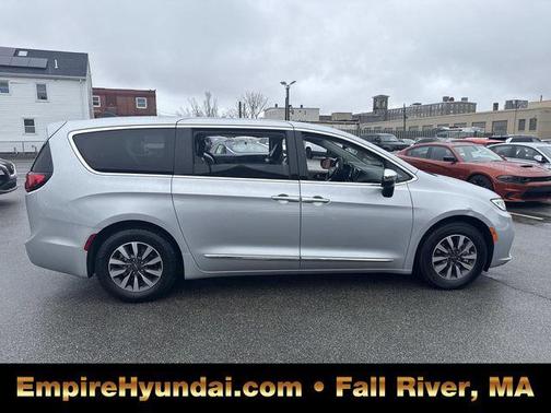 2023 Chrysler Pacifica Hybrid Limited