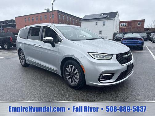Silver Mist Clearcoat 2023 Chrysler Pacifica Hybrid Limited