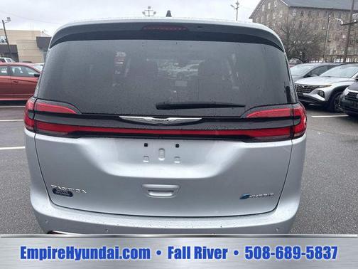 Silver Mist Clearcoat 2023 Chrysler Pacifica Hybrid Limited