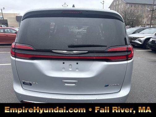 2023 Chrysler Pacifica Hybrid Limited