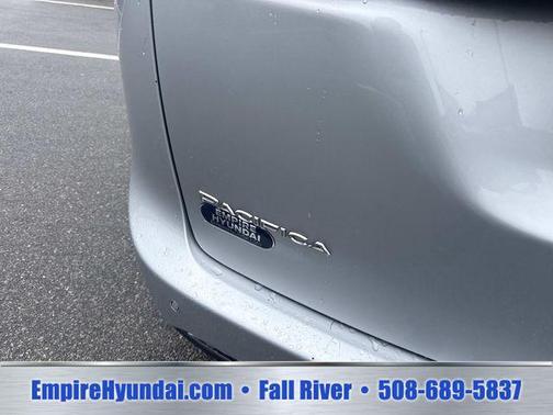 Silver Mist Clearcoat 2023 Chrysler Pacifica Hybrid Limited