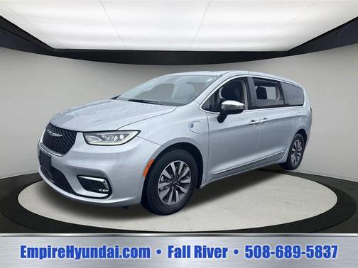 Silver Mist Clearcoat 2023 Chrysler Pacifica Hybrid Limited