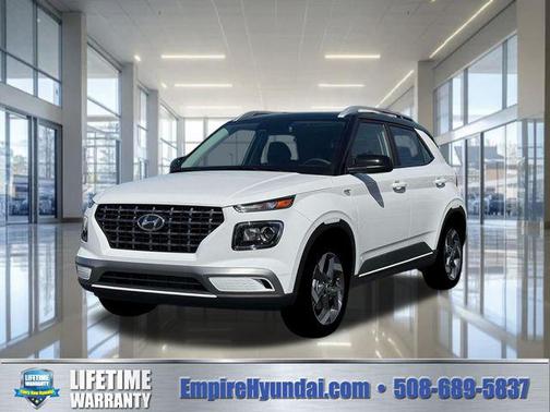 Lunar White w/Black Roof 2026 Hyundai VENUE SEL w/Two-Tone Roof