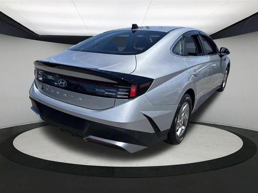 Aero Silver 2025 Hyundai SONATA SE