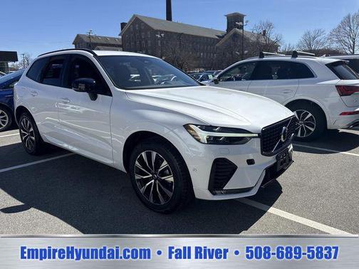 Crystal White Metallic 2023 Volvo XC60 B5 Plus Dark Theme