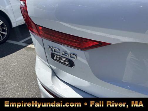 Crystal White Metallic 2023 Volvo XC60 B5 Plus Dark Theme