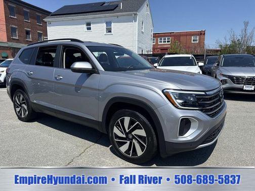 Platinum Gray Metallic 2024 Volkswagen Atlas 2.0T SE w/Technology 4MOTION
