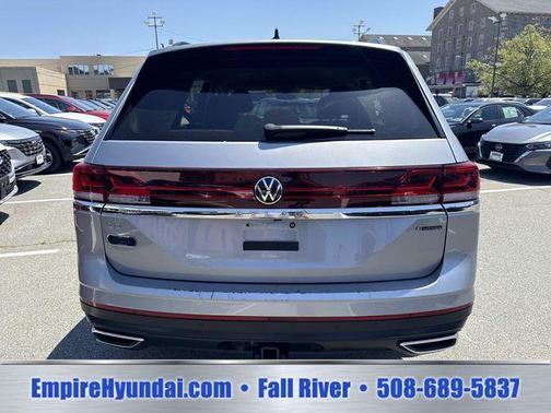 Platinum Gray Metallic 2024 Volkswagen Atlas 2.0T SE w/Technology 4MOTION