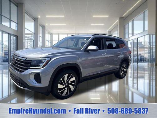 Platinum Gray Metallic 2024 Volkswagen Atlas 2.0T SE w/Technology 4MOTION