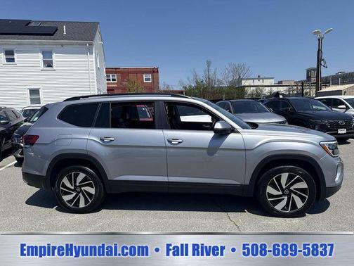 Platinum Gray Metallic 2024 Volkswagen Atlas 2.0T SE w/Technology 4MOTION