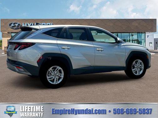 Shimmering Silver 2026 Hyundai TUCSON SE