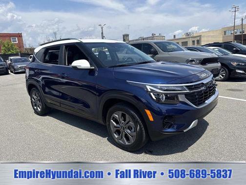 Dark Ocean Blue/White Roof 2024 Kia Seltos S