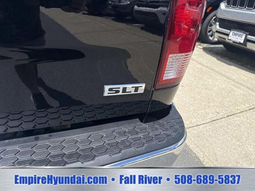 Diamond Black Crystal Pearlcoat 2024 RAM 1500 Classic SLT